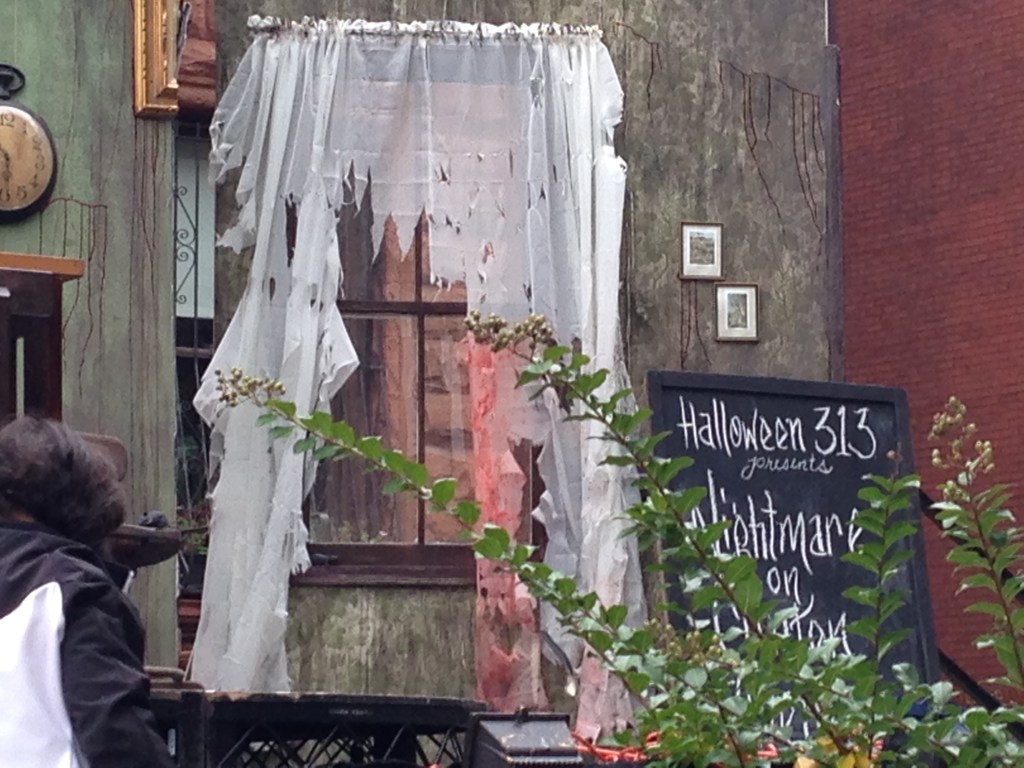 313 Clinton Halloween set