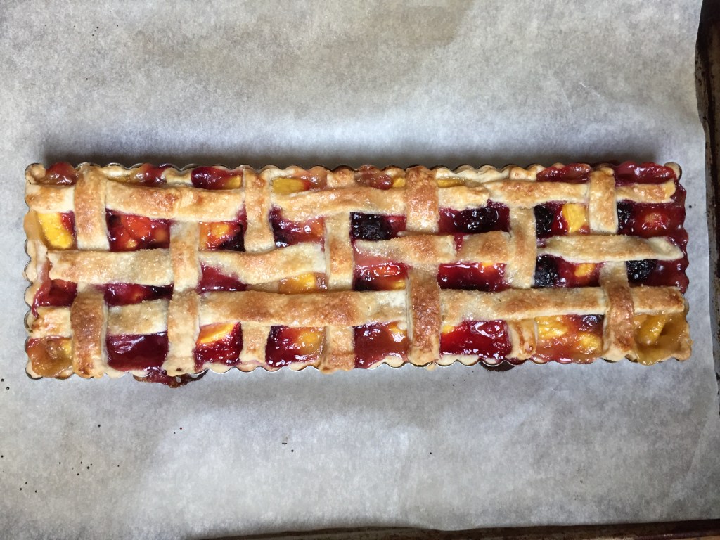Peach and blackberry therapy pie