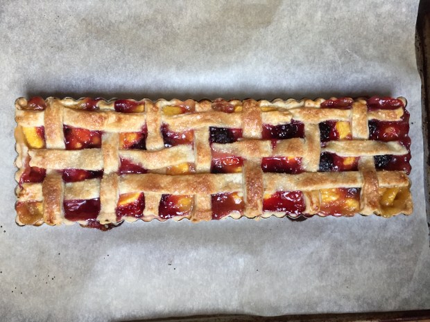 Peach and blackberry therapy pie