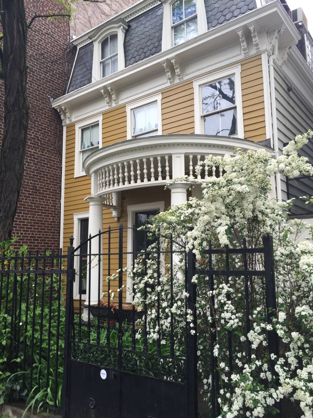 I love this house, it's so cozy and beautiful